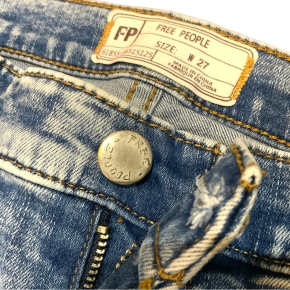 FREE PEOPLE  Great Heights Acid Wash Frayed Hem High Rise Crop Jeans Size 27 - Picture 6 of 7